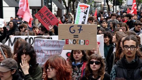 Giornata Di Proteste A Napoli Contro Il G A Capri I Potenti Si Sono