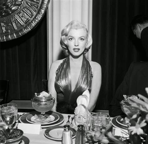 Awesome Vintage Photos Of Celebrities Eating ~ Vintage Everyday