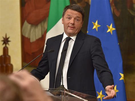 Italie Six Mois Apr S Sa D Mission Matteo Renzi Est D J De Retour