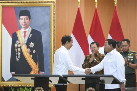 Prabowo Subianto Terima Kenaikan Pangkat Istimewa Dari Presiden Jokowi