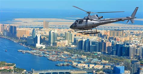 Dubai Volo In Elicottero Di Minuti Sopra La Palm Jumeirah