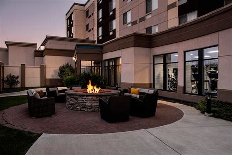 COURTYARD BY MARRIOTT EDMONTON WEST - Updated 2025 Prices & Hotel ...