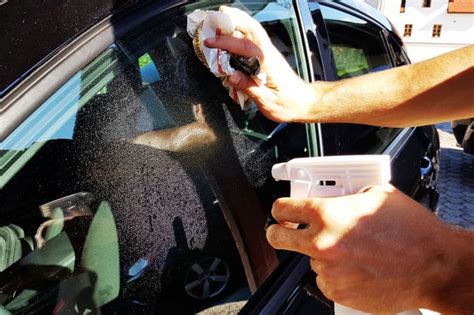 C Mo Limpiar Las Ventanas Del Auto Con Vinagre Y Peri Dico El