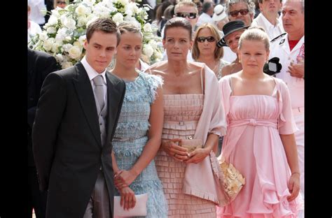 Photo Stéphanie de Monaco entourée de ses enfants Louis et Pauline