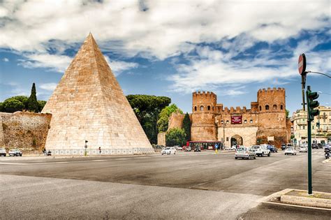 Pyramid of Cestius - Colosseum Rome Tickets