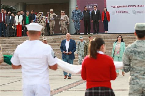 Encabeza Gobernador Víctor Castro Cosío izamiento de Bandera Gobierno