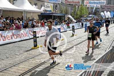 22 Oberbank Linz Donau Marathon Hauptläufe und Staffel Foto Viertbauer