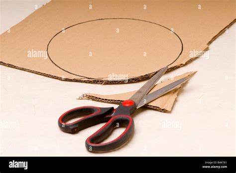 scissors  cutting cardboard  kai chuter blog