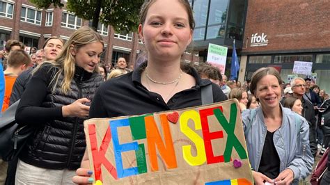 Fast Bei Demo Gegen Rechtsextremismus In Hamburg Liebe F R