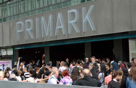 Primark Attesa Finita Apre Lo Store In Citt La Gente Impazzita