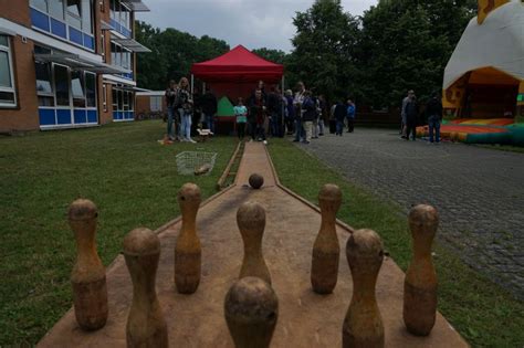 Mannigfaltig Bunt Emotional Gro Er Andrang Beim Jahresfest Der