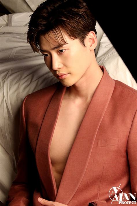 Lee Jong Suk Lays On The Charms Even In The Behind The Scene Cuts Of