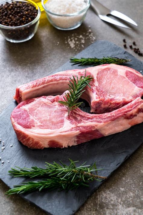 Bife De Costeleta Da Carne De Porco Foto De Stock Imagem De Picada