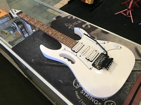 Ibanez Steve Vai JEMJR WH White Electric Guitar