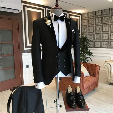 Classic Black Classy Slim Fit 3 Piece Peaked Lapel Men Suits Ballbella