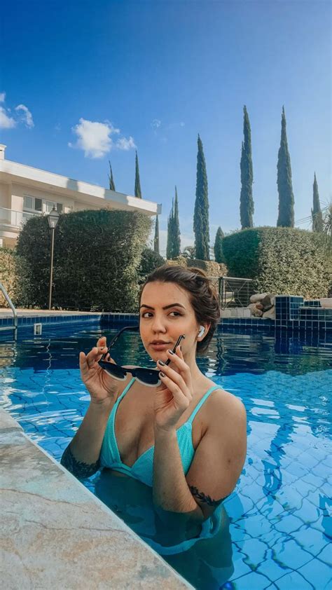 Dicas E Ideias De Poses Para Fotos Na Piscina E Inspira Es De Foto