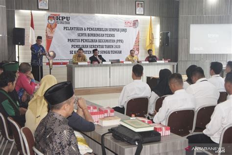 Sukseskan Pilkada Kpu Hst Lantik Anggota Ppk Antara News