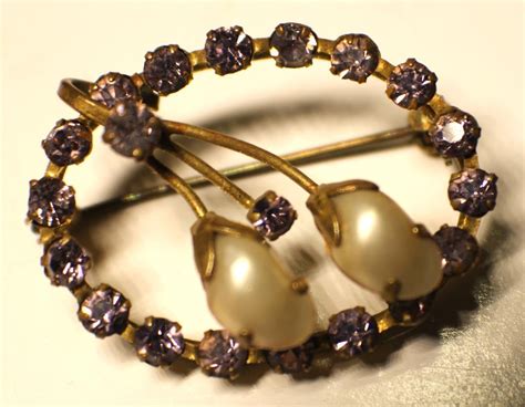 Signed Made In Austria Beautiful Brooch Pearls Pale L Gem