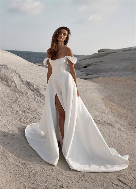 Elegant Wedding Dresses For A Timeless Bridal Look