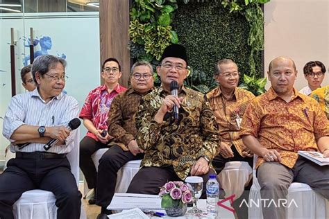 Menko PMK Bantah Presiden Politisasi Bansos ANTARA News