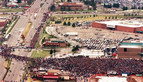 Photos The Massacre At Columbine High School And The Days That Followed