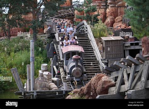 Big thunder mountain paris hi-res stock photography and images - Alamy