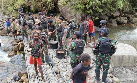 Jempolindo Id Satgas Yonif Js Membangun Jembatan Di Julu Siri