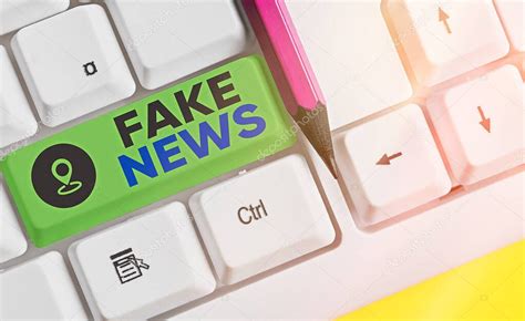 Escritura De Texto A Mano Fake News Concepto Que Significa Información