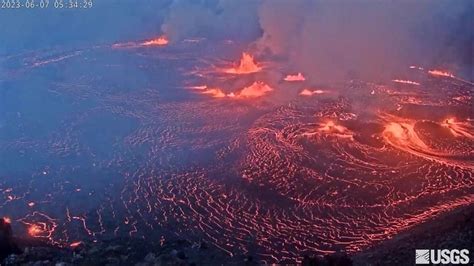 Hawaiis Kilauea Volcano Erupts After Three Month Pause Abc News