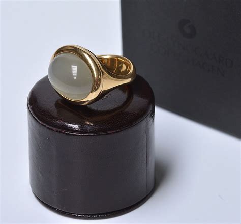 Ole Lynggaard Emeli Ring Kt Gold With Moonstone Auktionshuset