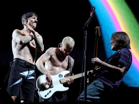 Vídeo Chad Smith do Red Hot Chilli Peppers toca em bar no RJ Metrópoles