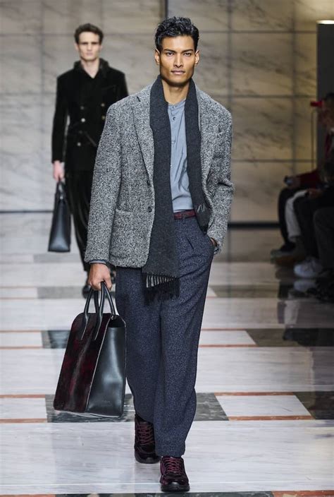 Moda Uomo Inverno 2023 24 A Milano Vince Armani Donne Sul Web