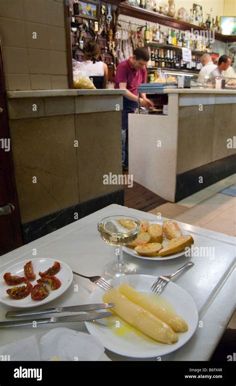 Tapas Barcelona Cava Hi Res Stock Photography And Images Alamy