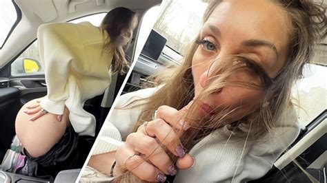 Straßenabholer MILF Führt Zu Heißem Auto Blowjob Mit Mund Voll Sperma