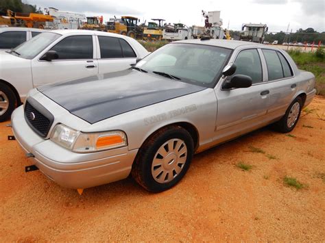 2010 Ford Crown Victoria Car Suv