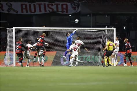 Atacante Rompe Ligamento E N O Joga Mais Pelo Tricolor Em