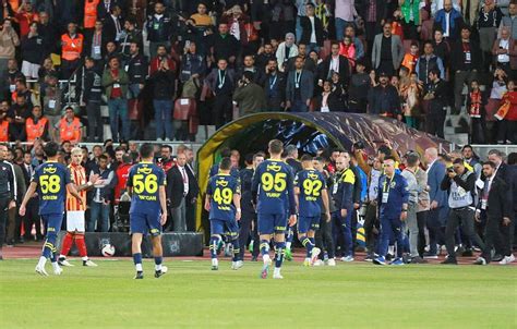 Supercoupe De Turquie Les Joueurs De Fenerbah E Quittent La Pelouse