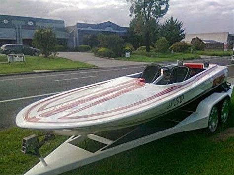 AUSSIE SKIBOATS: spotted; "KAVS"