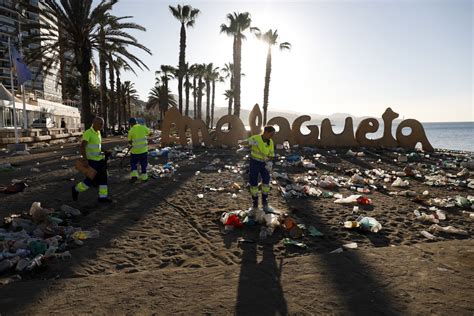 Así Quedaron Las Playas De Málaga Tras La Noche De San Juan La Opinión De Málaga