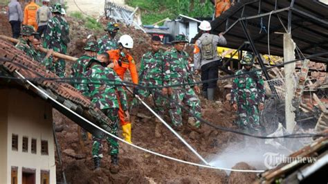 Korban Meninggal Akibat Longsor Di Cimanggung Sumedang Bertambah Jadi