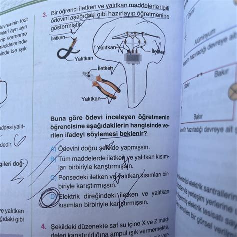 Merhaba arkadaşlar 3 Soruyu ben D şıkkı yaptım ama Yanıt anahtarında A