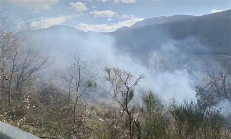 Vegetazione E Sterpaglie A Fuoco A Pacentro Reteabruzzo