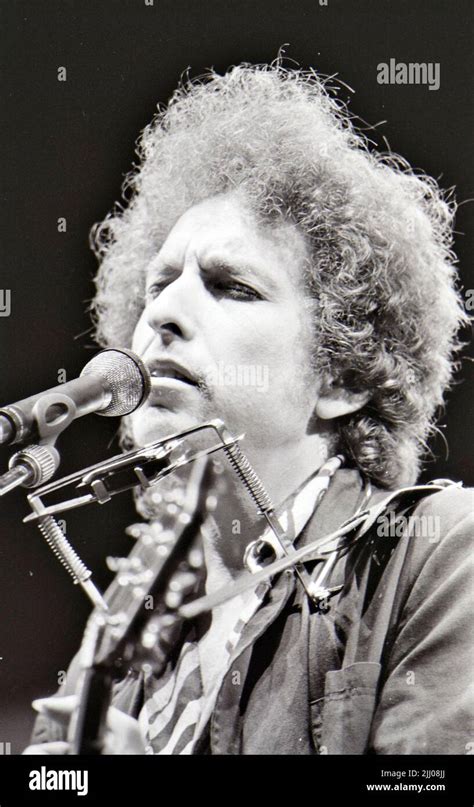 Bob Dylan American Singersongwriter In 1975 Stock Photo Alamy