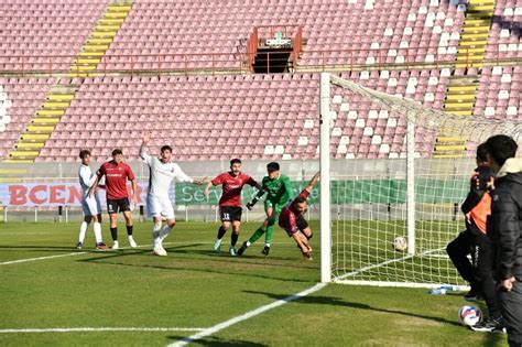 La Reggina Non Sa Pi Vincere Altro Pareggio Deludente Con Il Portici