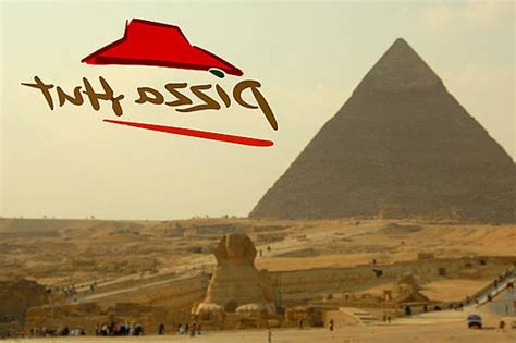 Pizza Hut Of Giza Pyramids Of Giza Egypt John Morgan Flickr