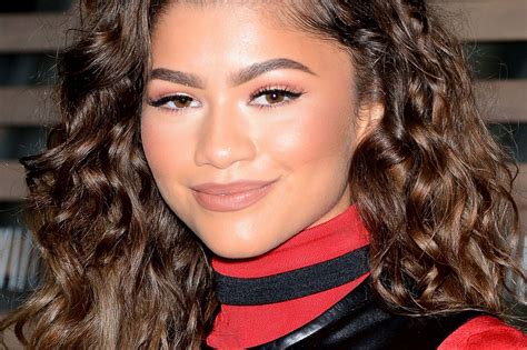 Zendaya Coleman Real Hair Zendaya Explains How To Do Her Bun 😂