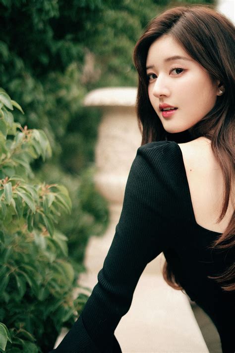Màn đọ sắc hot nhất Cbiz Triệu Lộ Tư đẹp xuất thần Ngu Thư Hân sexy xịt máu tại sự kiện