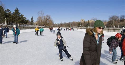 La plus grande patinoire du monde située au Canada reste fermée faute