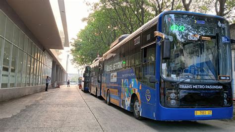 Foto DAMRI Luncurkan Layanan Bus Listrik Trans Metro Pasundan Di