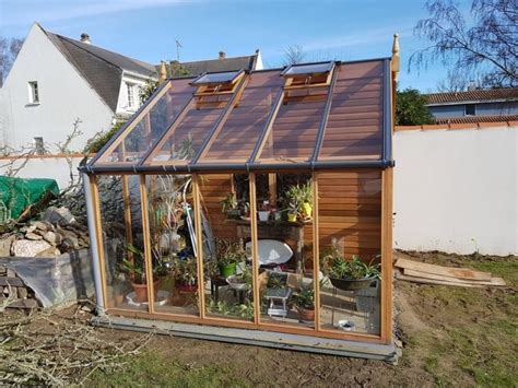 Pose d une serre en bois adossée Pornic 44 Loire Atlantique